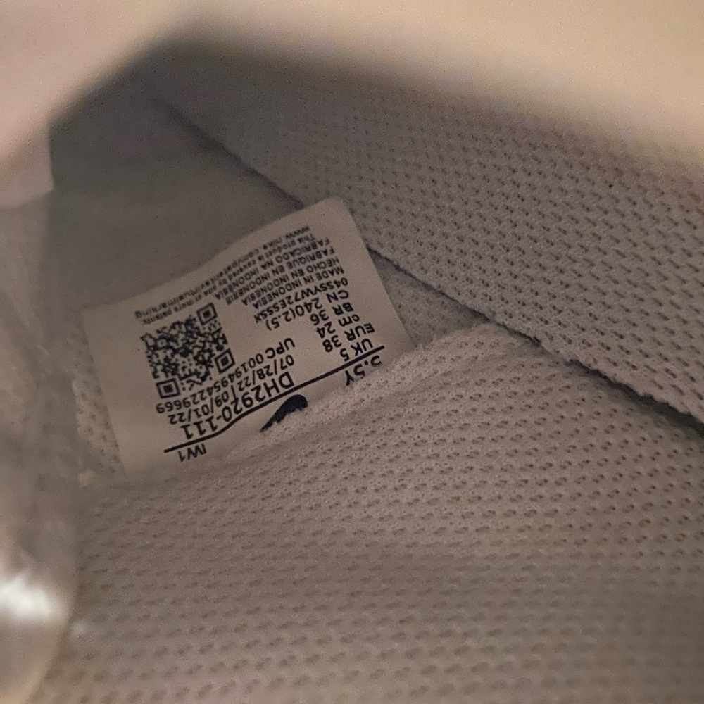 Nike Boys Air Force 1, size 5.5Y - Picture 12 of 13